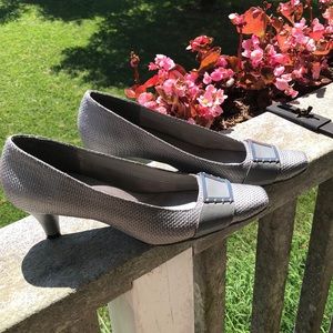 🌷A2 Aereosoles. Silver metallic w/buckle